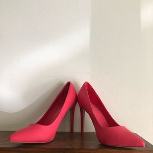 Pink pumps